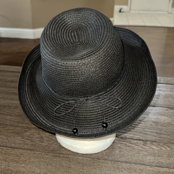 Vince Camuto Black Paper Braid Kettle Hat - Picture 3 of 7